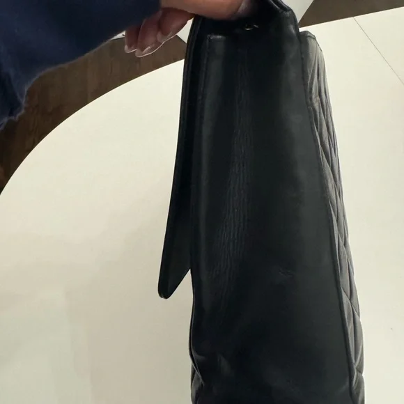 Chanel Maxi Classic Flap Bag 24K - Picture 6 of 17